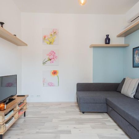 Old Court Hideaway By Rent All Como Exteriör bild