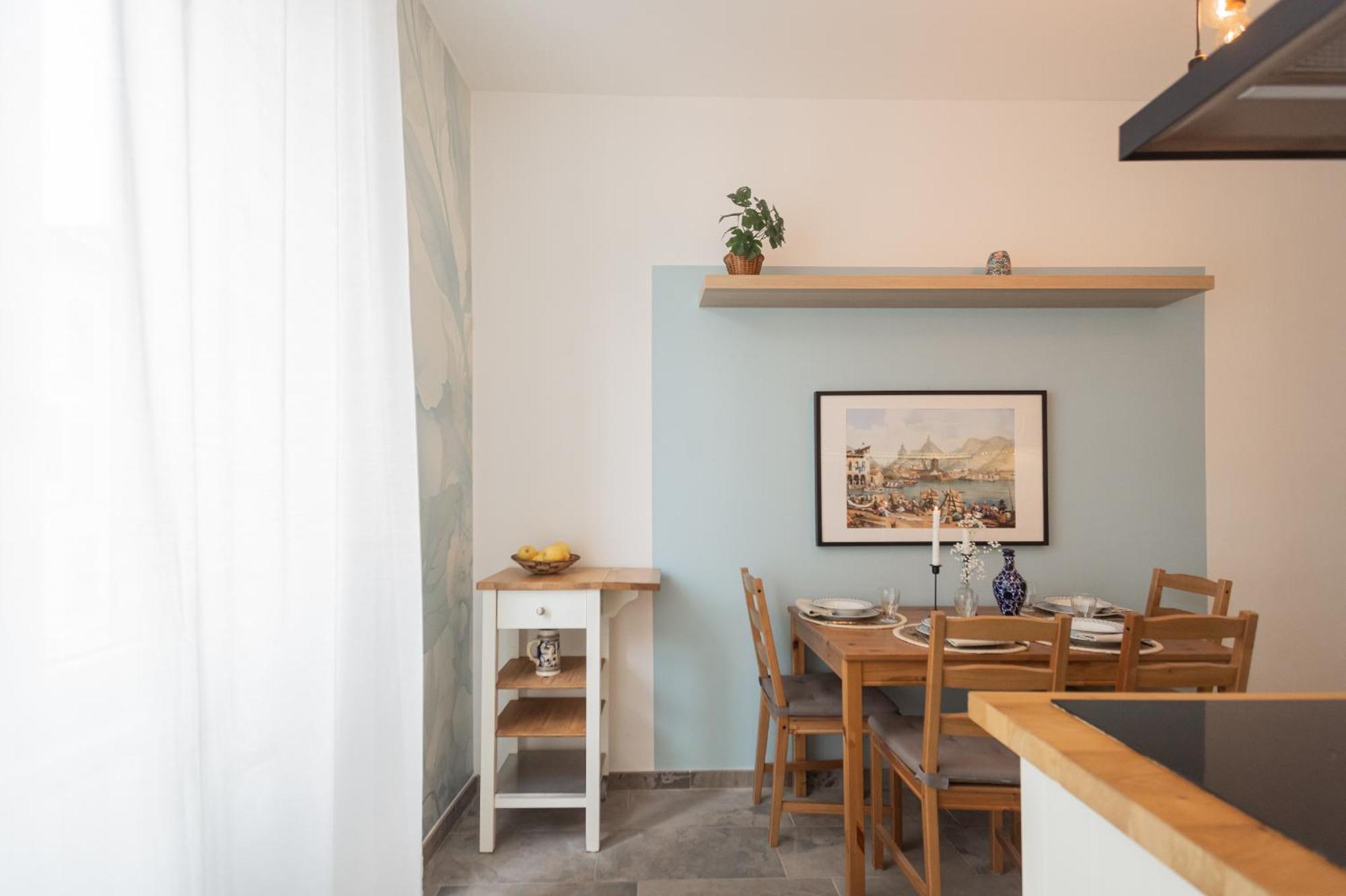 Old Court Hideaway By Rent All Como Exteriör bild