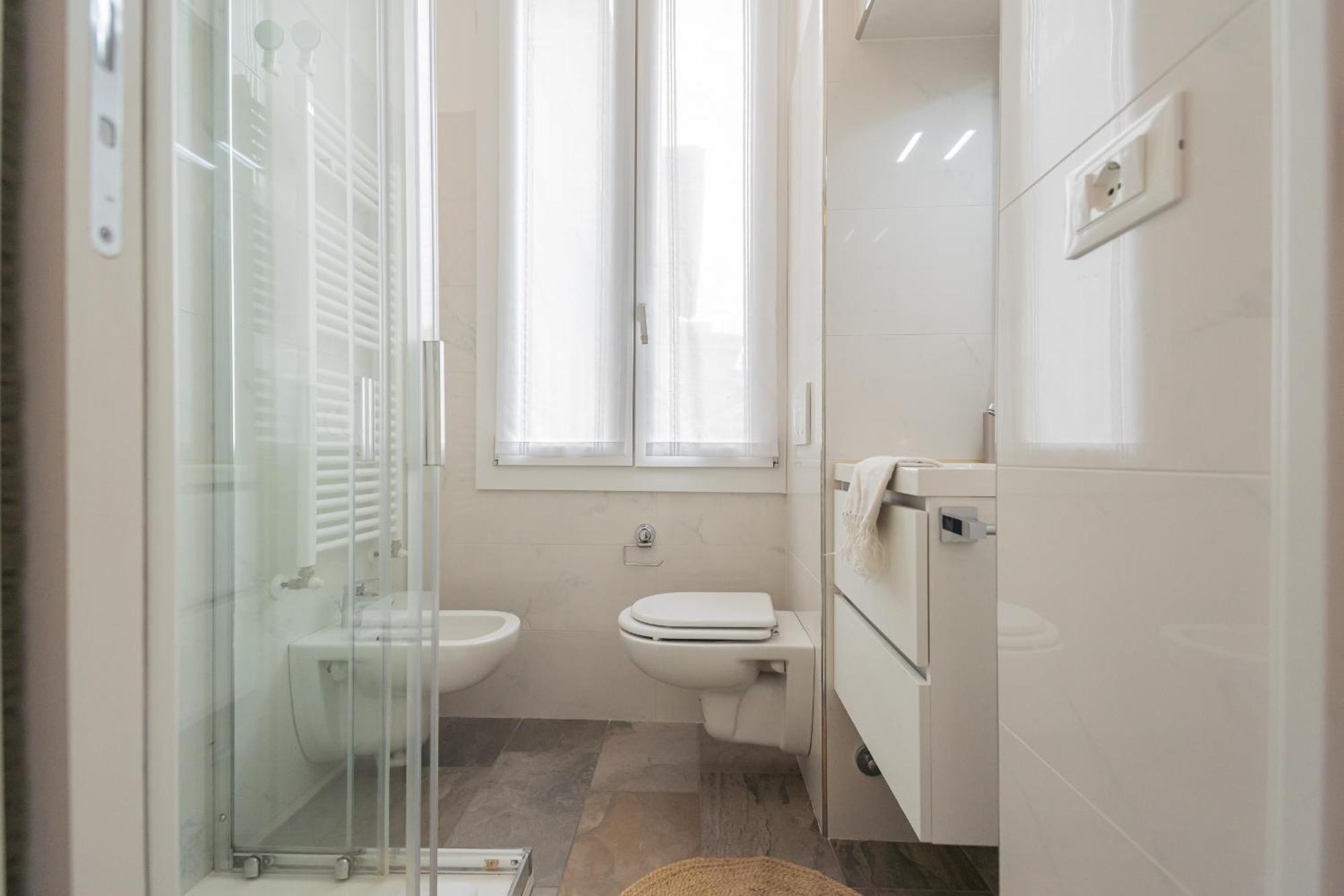 Old Court Hideaway By Rent All Como Exteriör bild