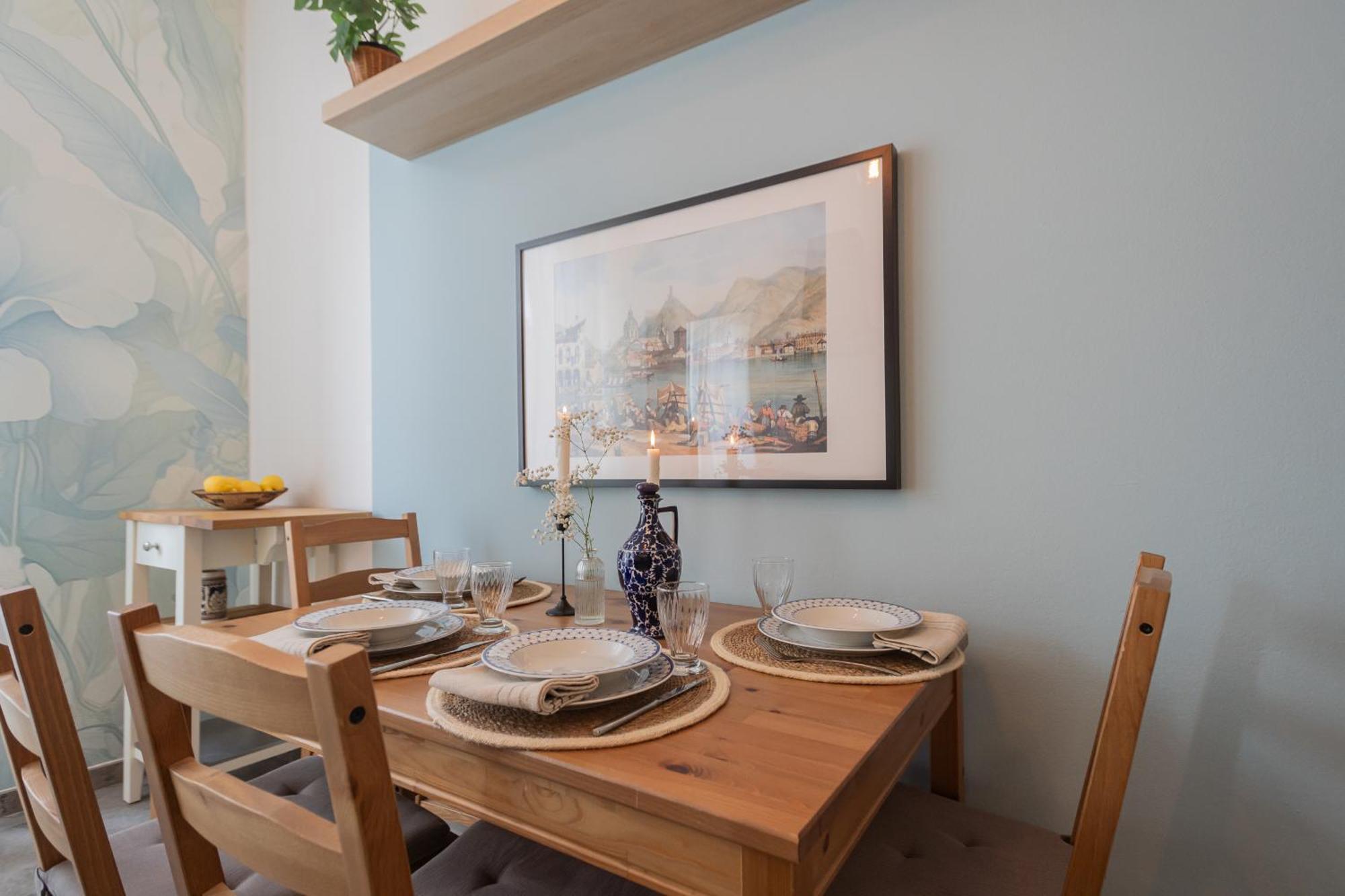 Old Court Hideaway By Rent All Como Exteriör bild