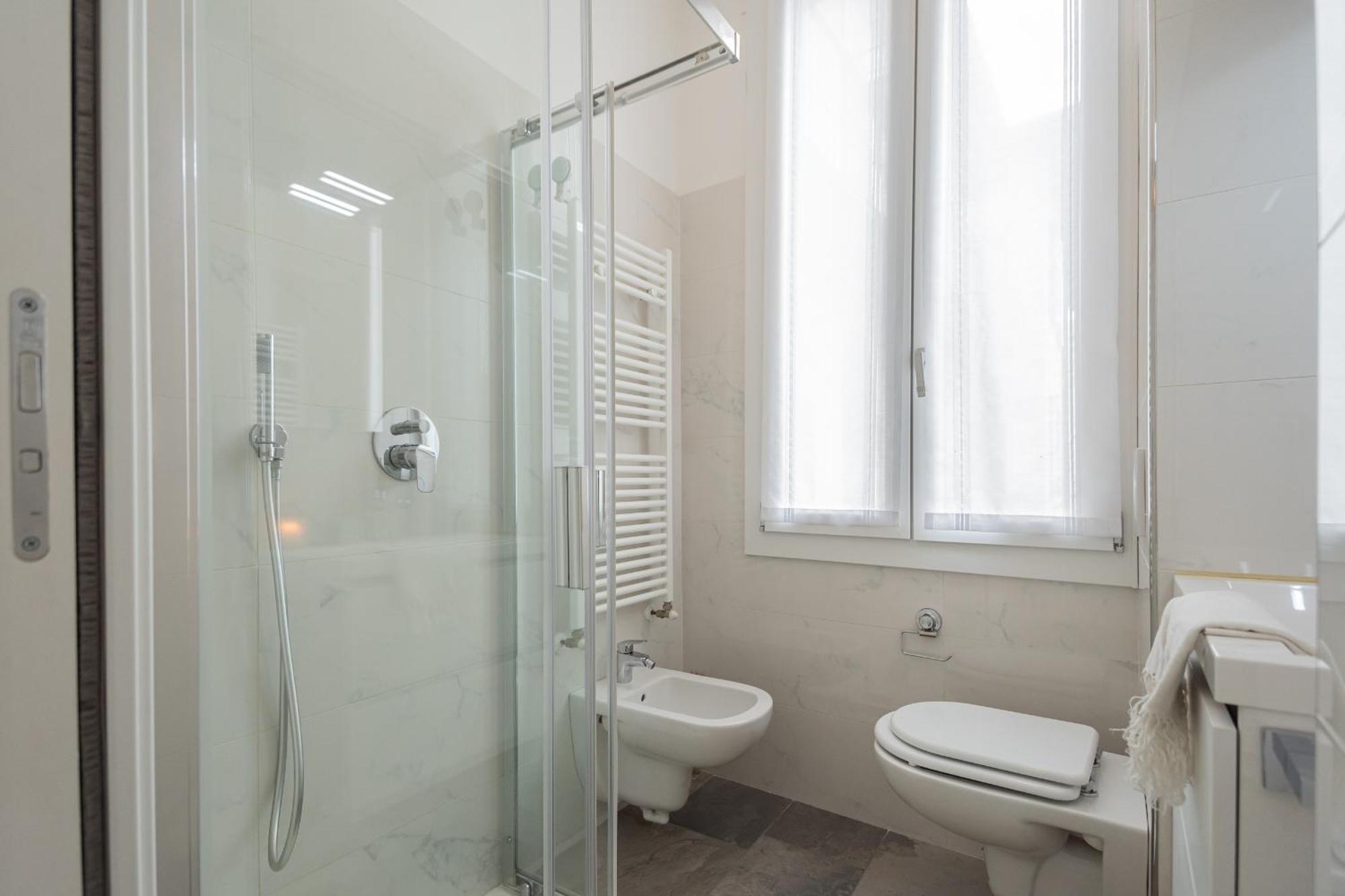 Old Court Hideaway By Rent All Como Exteriör bild
