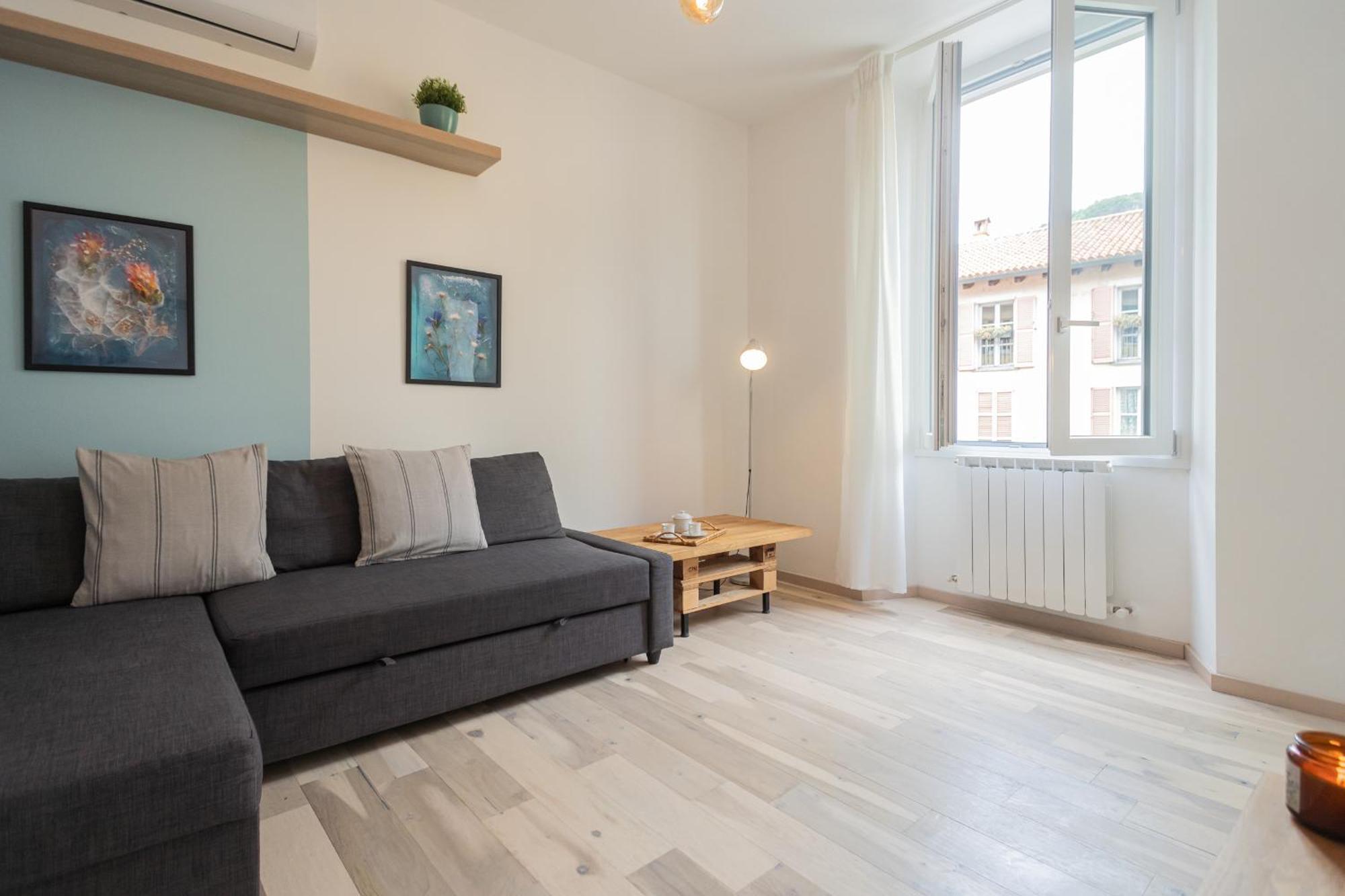 Old Court Hideaway By Rent All Como Exteriör bild