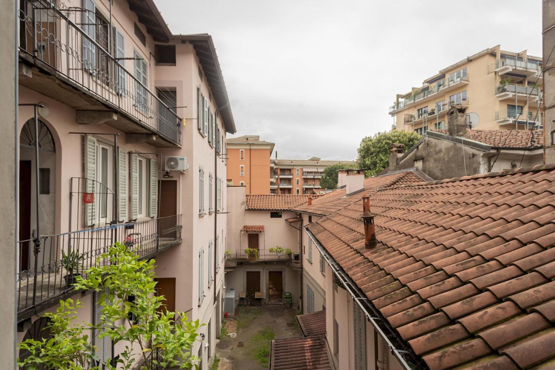 Old Court Hideaway By Rent All Como Exteriör bild